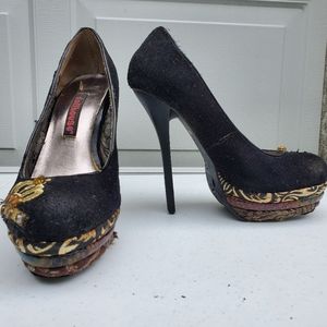 DOLLHOUSE embroidered platform pump size 6